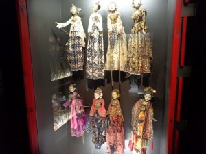 visita museu marioneta caminhando-10