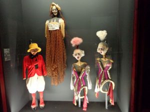 visita museu marioneta caminhando-19