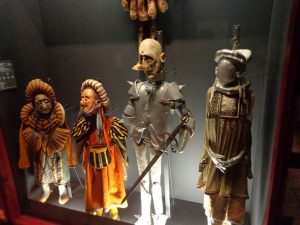 visita museu marioneta caminhando-7