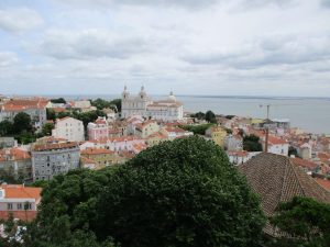 visita torre da igreja bairro sta cruz lisboa caminhando-13