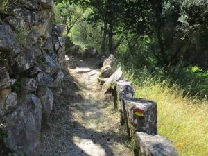 caminhada aldeia de cabeça serra da estrela caminhando
