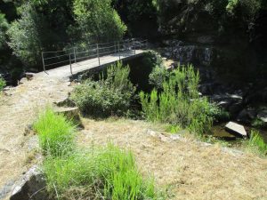 caminhada aldeia de cabeça serra da estrela caminhando