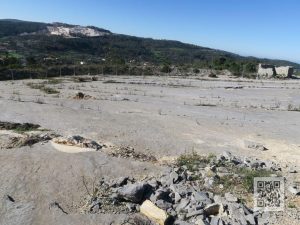 caminhada praia jurassica porto de mós serra de aires e candeeiros caminhando