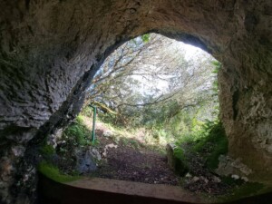 caminhada-grutas-columbeira-caminhando