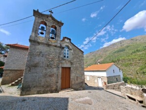 caminhada-pontes-cortes-meio-piscinas-naturais-caminhando