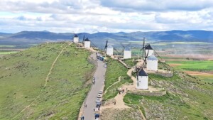 caminhando consuegra monte calderico moinhos dom quixote