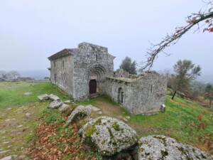 vila-muralhada-castelo-carrazeda-ansiaes-caminhando