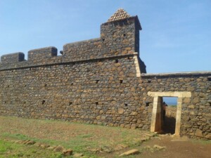 caminhando-cidade-velha-santiago
