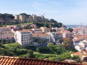 Caminhando_Cerca_Fernandina_Lisboa