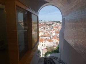 Caminhando_Cerca_Fernandina_Lisboa