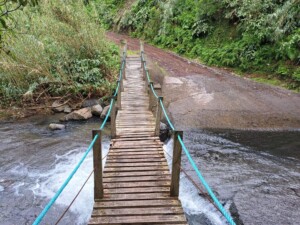 caminhada-salto-cabrito-sao-miguel-caminhando