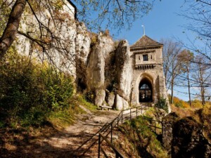 caminhando-ojcowski-park-narodowy-zamek-kazimierza-wielkiego-polonia