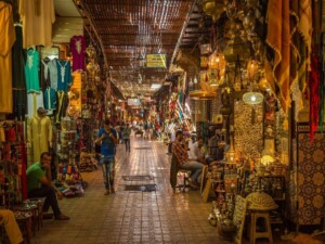 caminhando-Marrakech-marrocos
