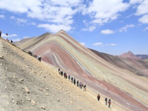 caminhando-rainbow-mountain-peru