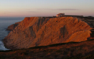 caminhada-por-do-sol-espichel-caminhando